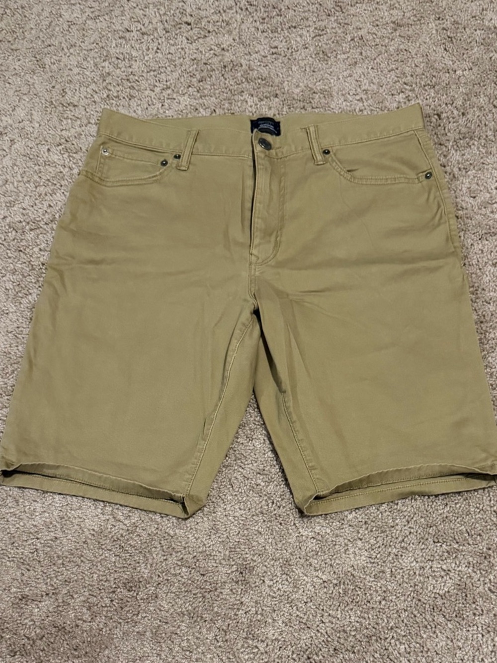 GAP Men's Flat-Front Shorts in Olive